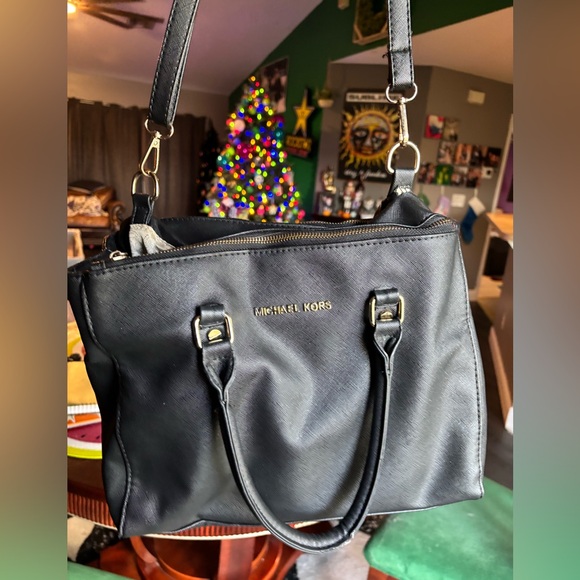 Large black Michael Kors purse!🖤 - Picture 2 of 7